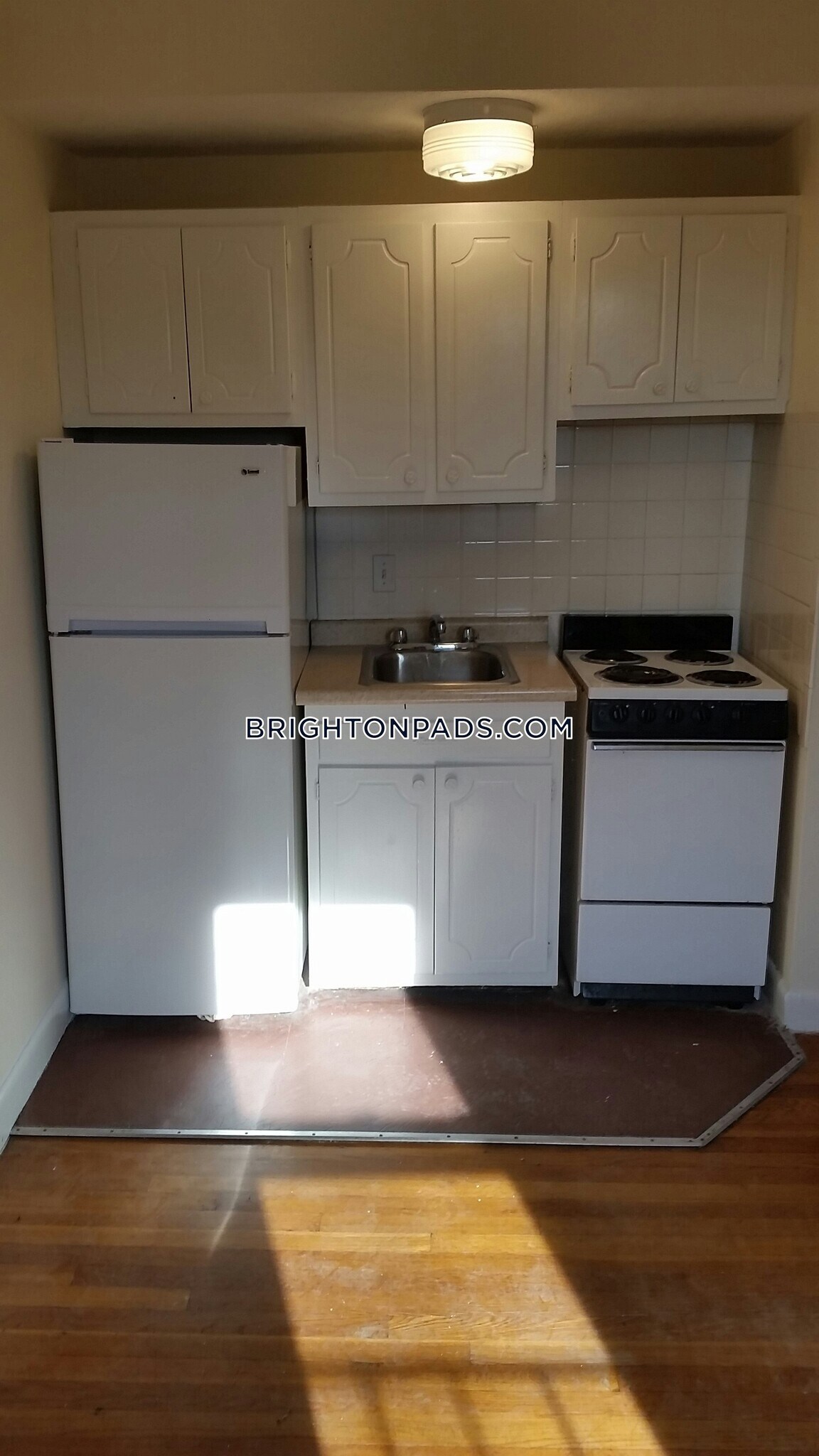 Building Photo - 164 N Beacon St