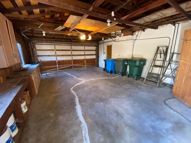 Building Photo - Spacious West Menlo Park Home for Rent