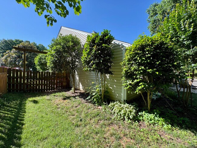 Building Photo - 1430 Deer Forest Dr