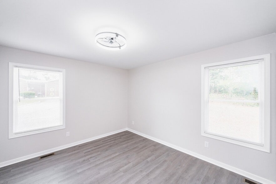 Building Photo - 1008 8th St