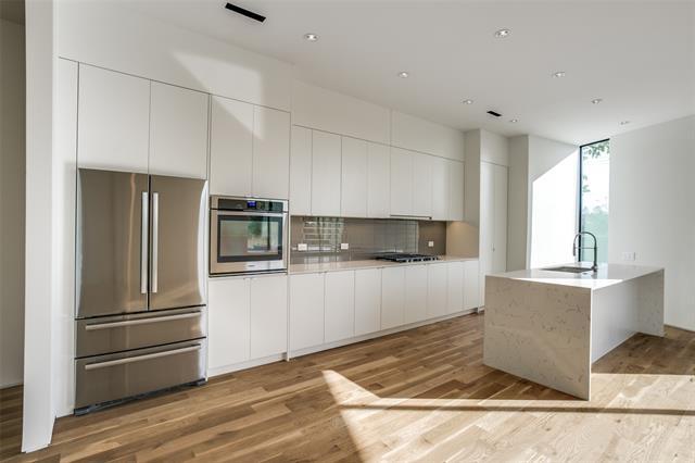 Building Photo - 2422 N Carroll Ave