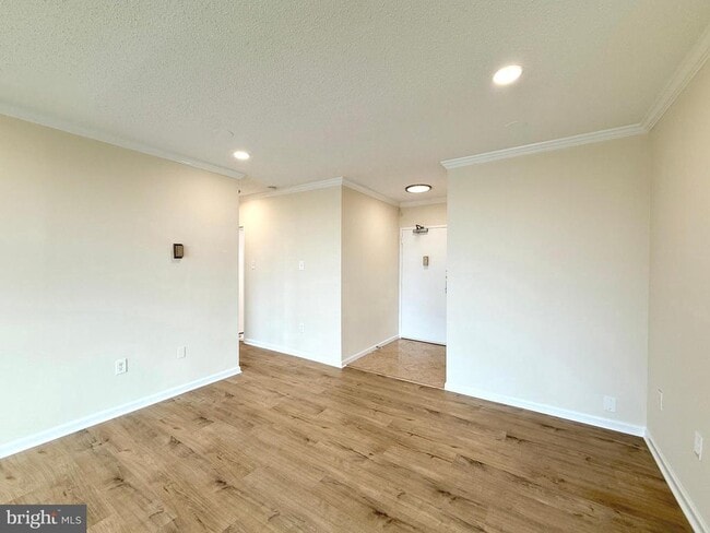 Primary Photo - 4141 Henderson Rd