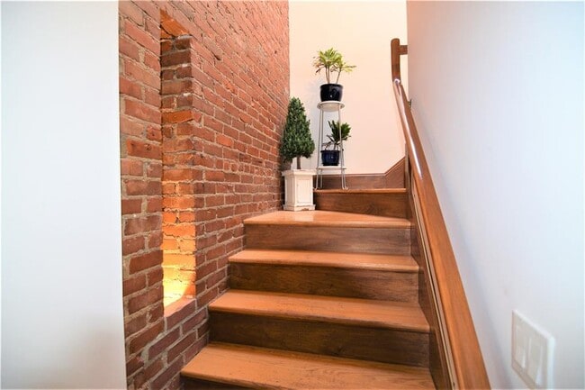 Building Photo - 61 Ledge Rd