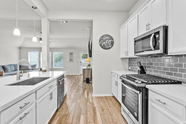 Building Photo - 4330 Umber Shadow Dr