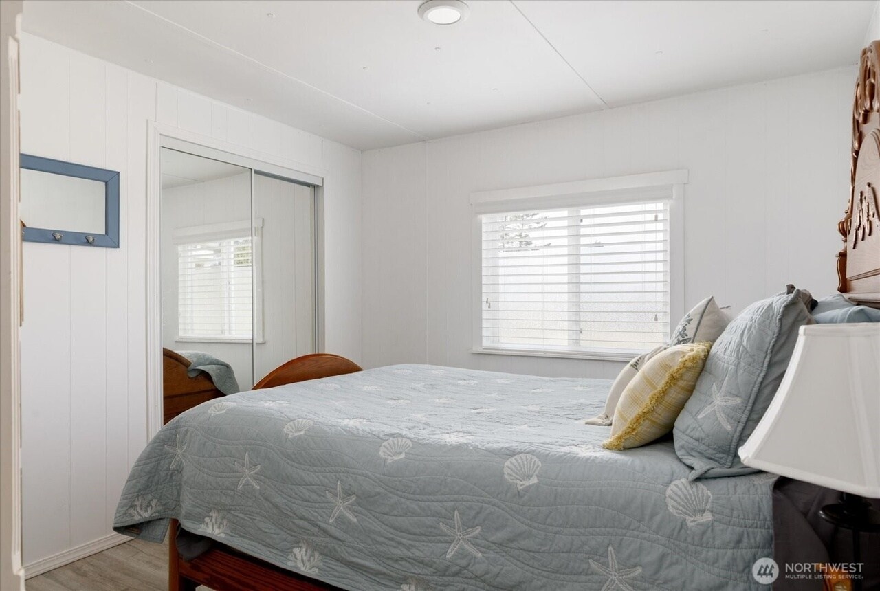 Second bedroom (furnished) - 2552 La Verde St