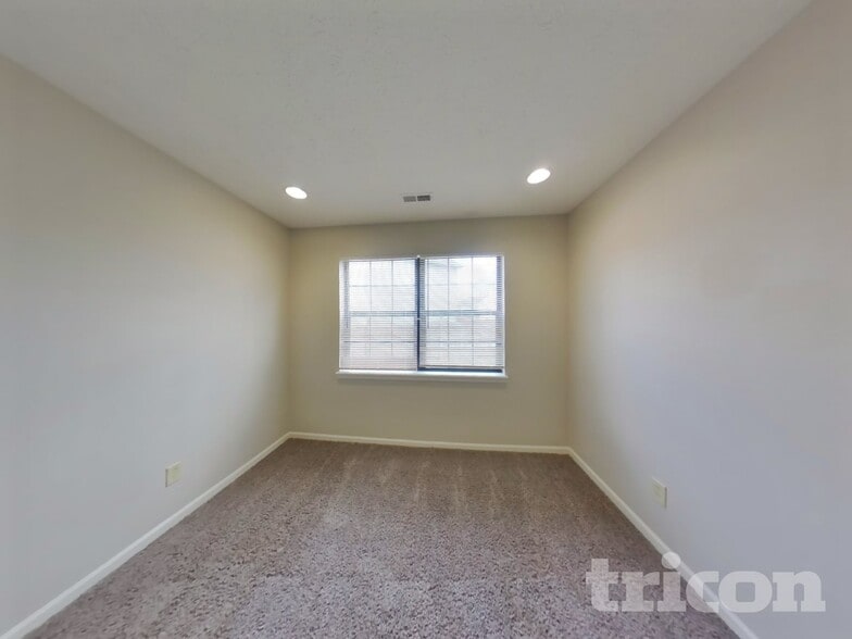 Building Photo - 6621 Pamona Cir