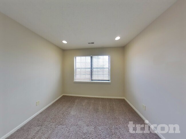 Building Photo - 6621 Pamona Cir