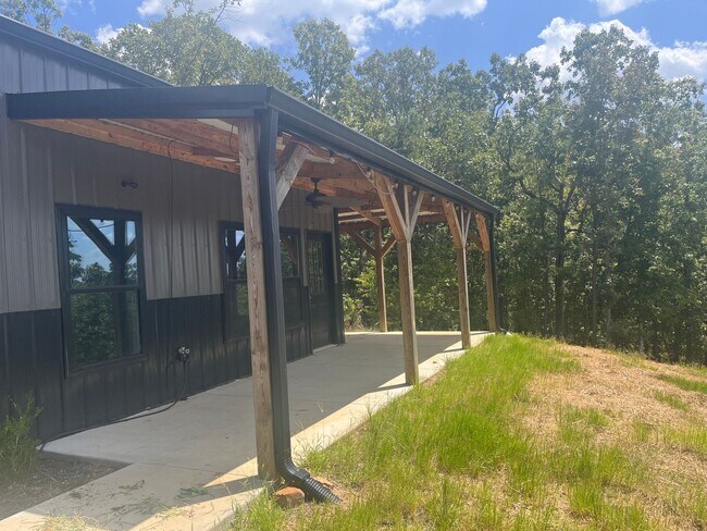 Building Photo - 176 Round Mountain Rd