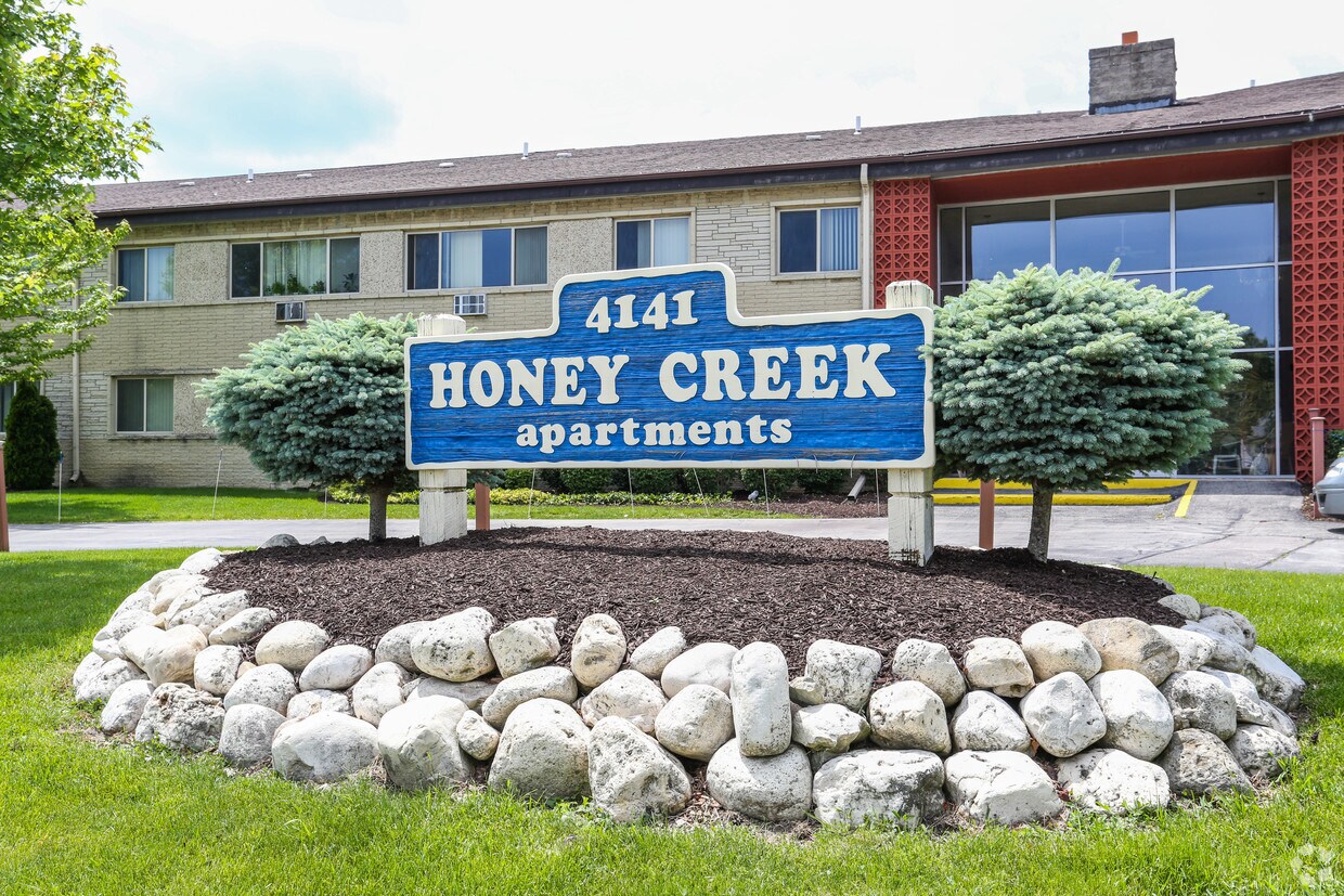Honey Creek Apartments Greenfield