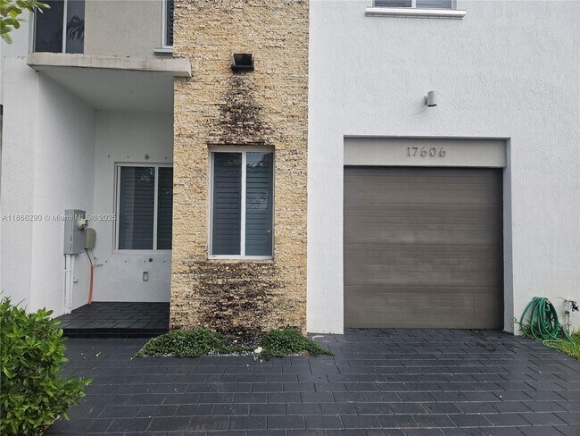 Building Photo - 17606 SW 149th Pl