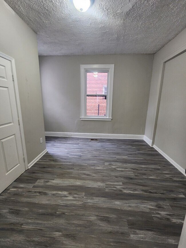 Building Photo - Spacious 7 Bedroom in West Baltimore