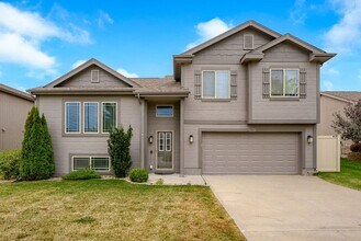 Building Photo - Elkhorn 3 Bedroom!!