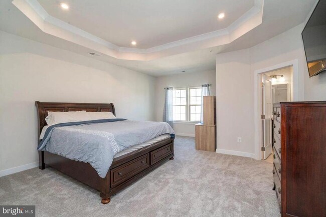 Building Photo - 5950 Etterbeek St