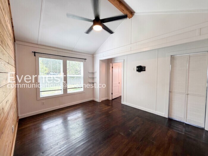 Building Photo - 106 Co Rd 425