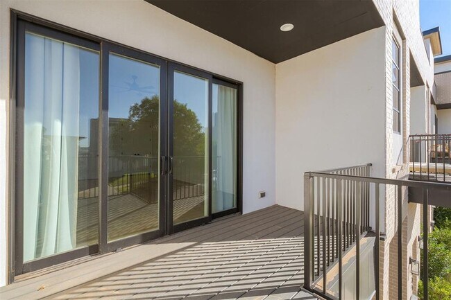 Building Photo - 827 NW 8th St