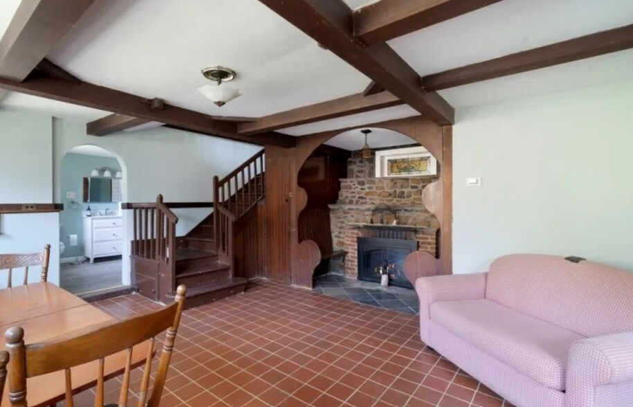 Building Photo - 20 Pleasant Grove Rd