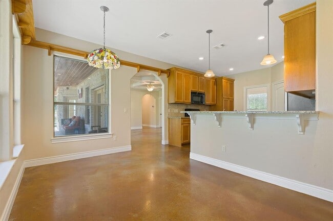 Building Photo - 10221 David Moore Dr