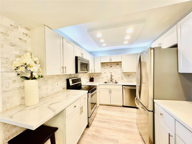 Building Photo - 2500 Parkview Dr
