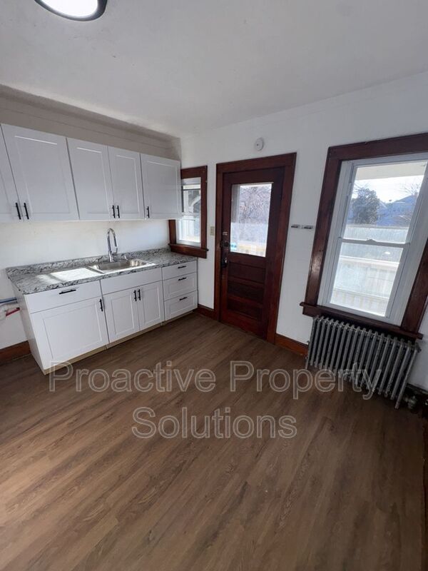 Building Photo - 532 Alder St