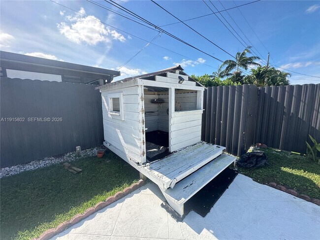 Building Photo - 7780 SW 28th St