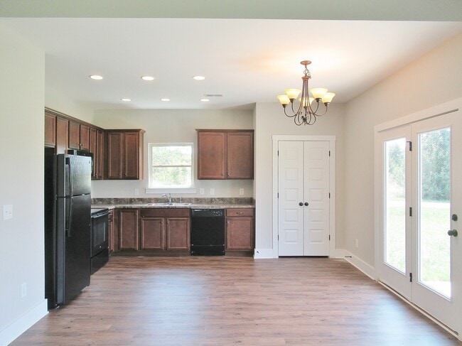 Building Photo - Home in Pleasant Grove... Available to View Now!!!