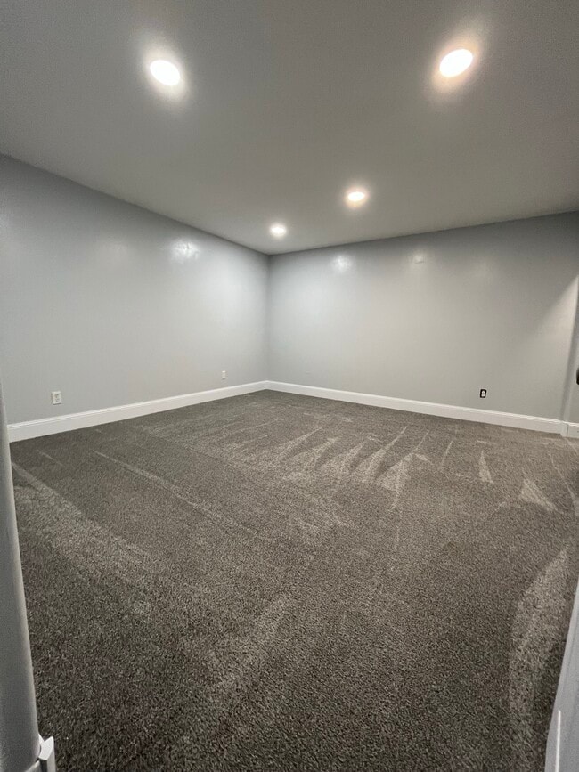 Building Photo - 315 W 500 S St