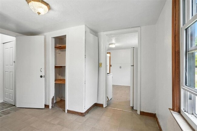 Building Photo - A must see 3 bedroom 2 bath in El Reno!