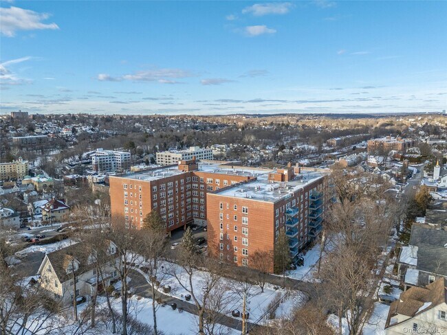 Building Photo - 21 Fairview Ave