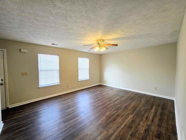 Building Photo - 315 Turfway Dr