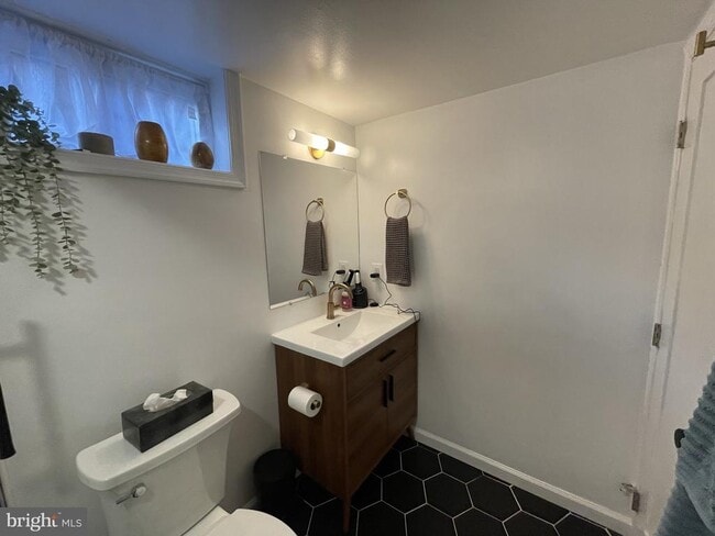 Building Photo - 2221 Arlington Terrace