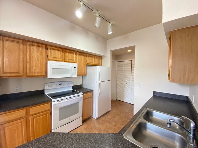 Building Photo - 6025 Westgate Dr