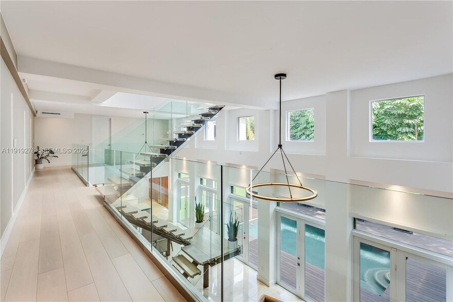 Building Photo - 1701 Espanola Dr