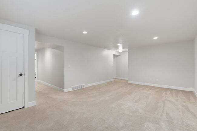 Building Photo - Beautiful Riverton Townhome in Gated Community!