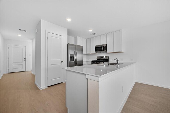 Building Photo - 102 Cedar Elm Ct