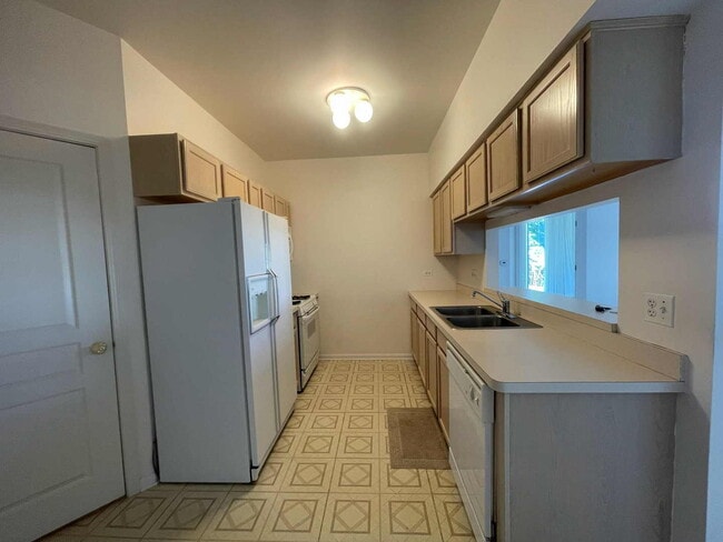 Building Photo - 51 Arboretum Dr