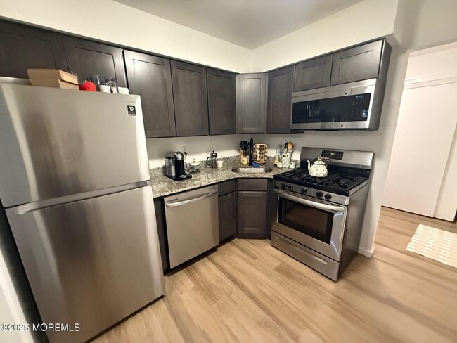 Building Photo - 40 Diane Dr