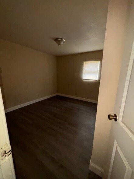 Building Photo - 801 Cantrell Heights St