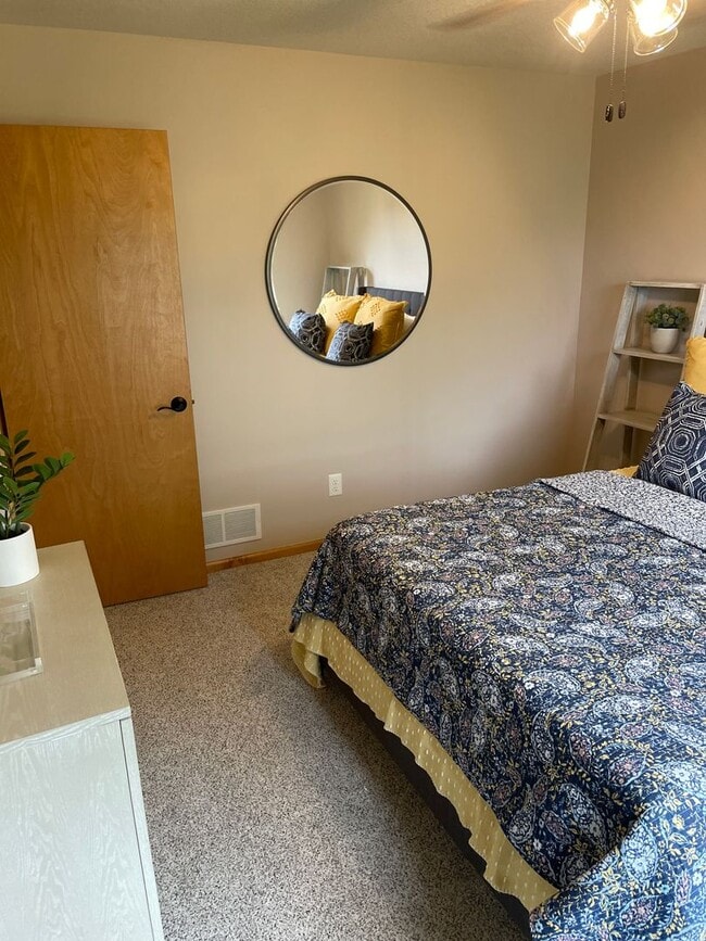 Building Photo - Cozy tranquility 6mi from Mayo 4bed/3bath