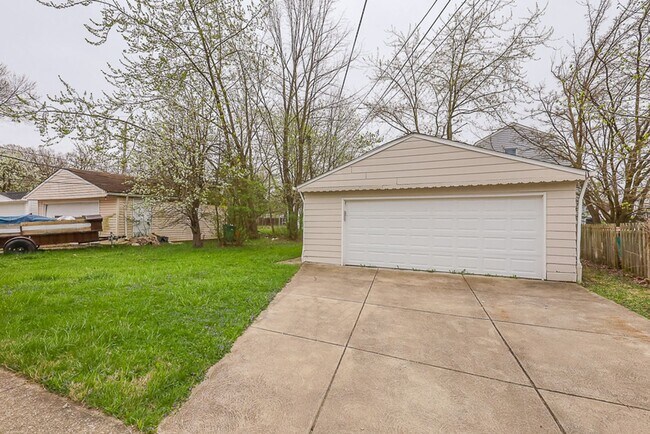 Building Photo - 2 Bedroom 1 bath Single Family Home