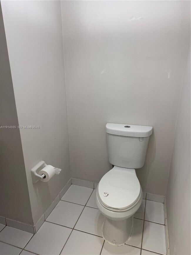 Building Photo - 2224 SE 25th Ave