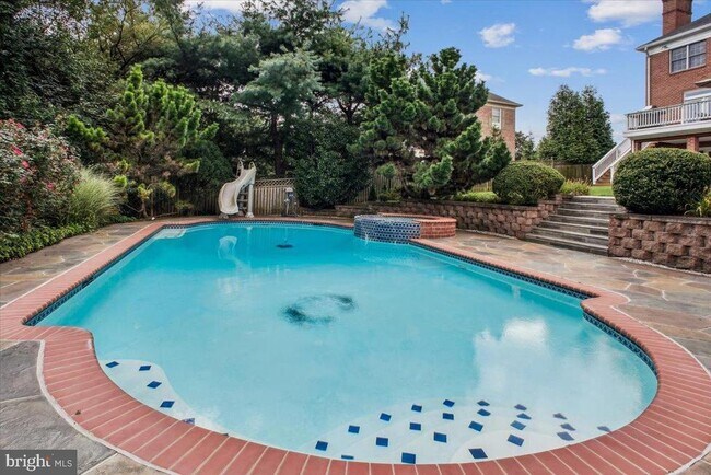 Building Photo - 9917 Kendale Rd