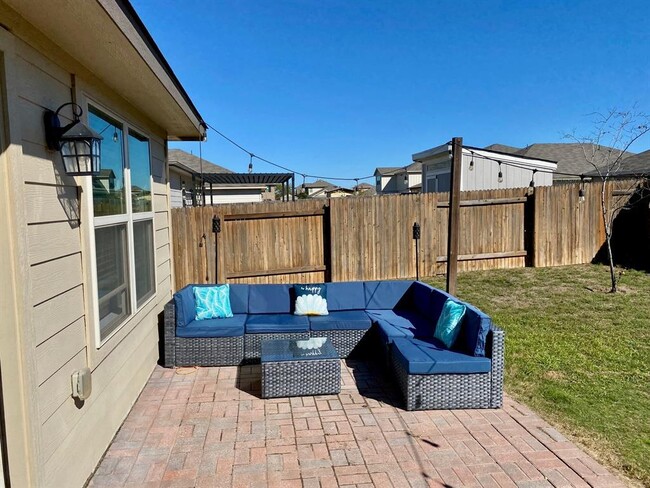 Building Photo - 149 Red Sun Dr