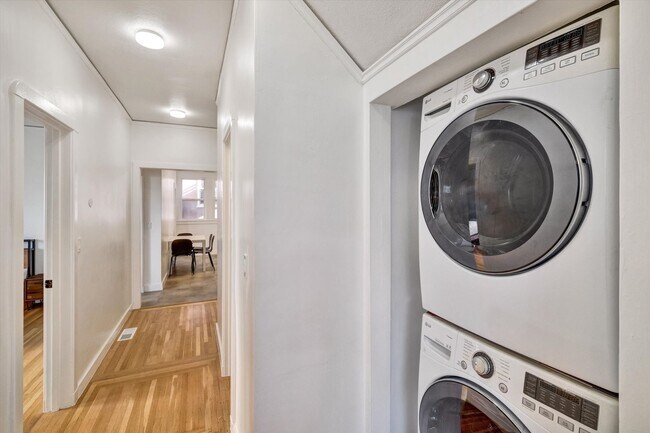 Building Photo - Furnished 3-Bedroom Apartment for 5 – Shared Living College Ave!