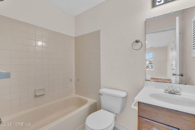 Building Photo - 435 Hancock Pl