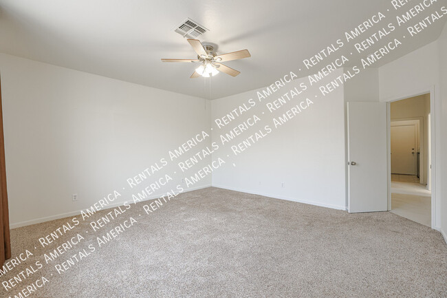 Building Photo - 885 W Caroline Ln