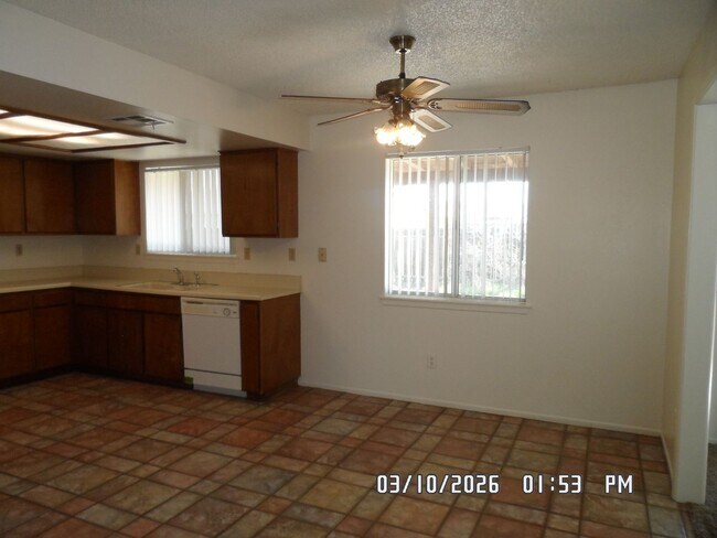 Building Photo - 3 Bedrooms, 1.75 Bathrooms, Approx. 1542 sq. ft., 2 Car Garage, Covered Patio, Large Fenced Corne...