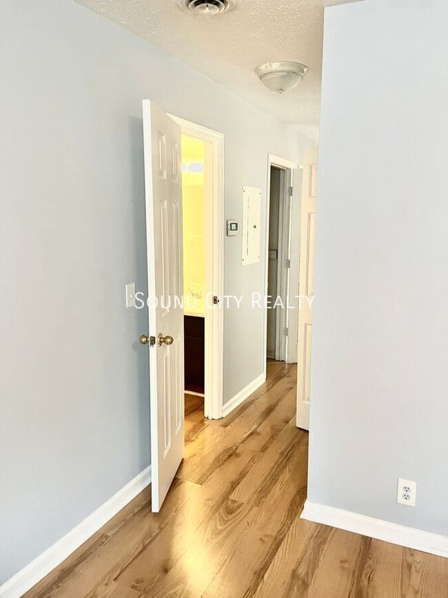 Building Photo - 238 Timberway Dr