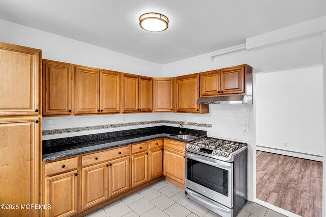Building Photo - 3022 S Wood Ave