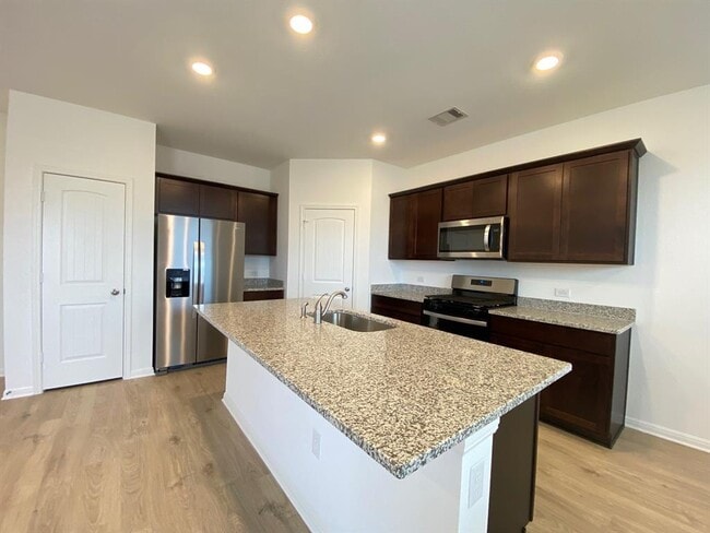 Building Photo - 432 Brody Ln