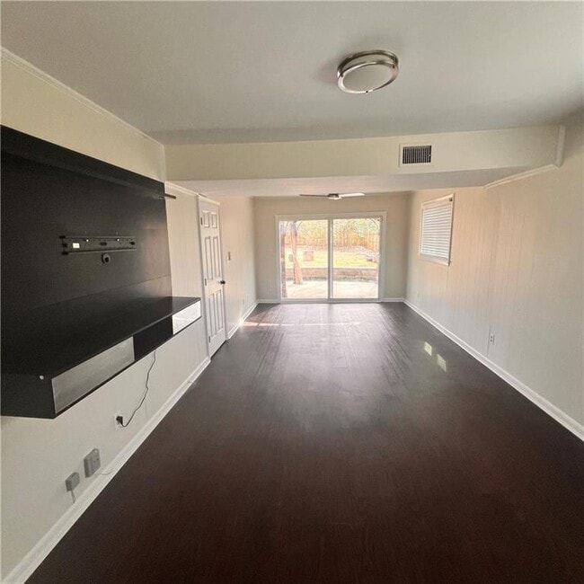 Building Photo - 3467 Pheasant Ct